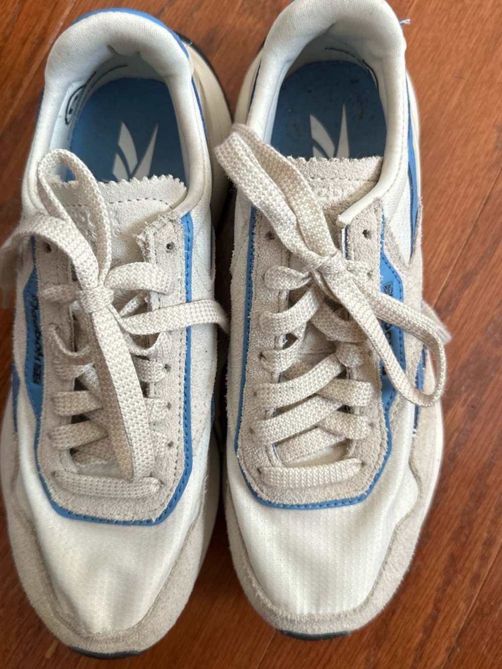 Women’s Classic Reebok Legacy AZ Sneakers in blue and cream color. SIZE 6